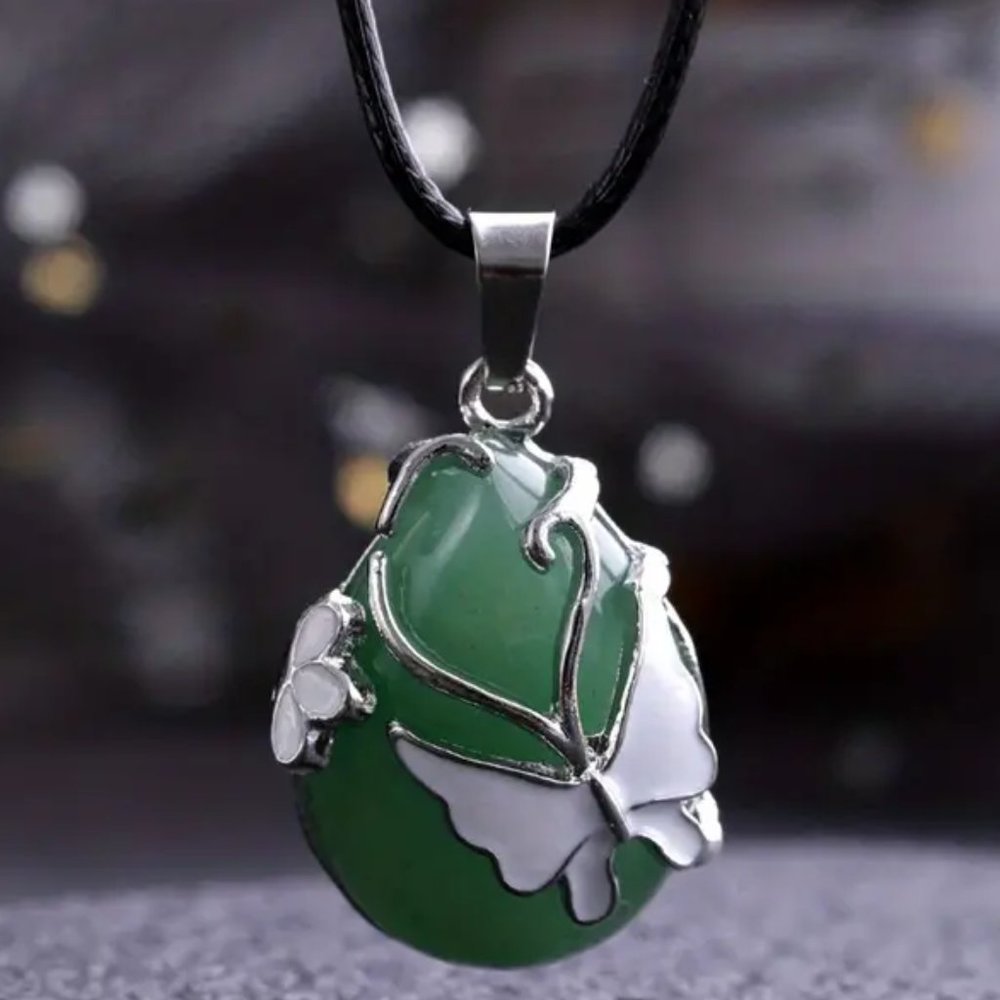Green Aventurine Butterfly Pattern Water Drop Natural Stone Pendant Necklace
